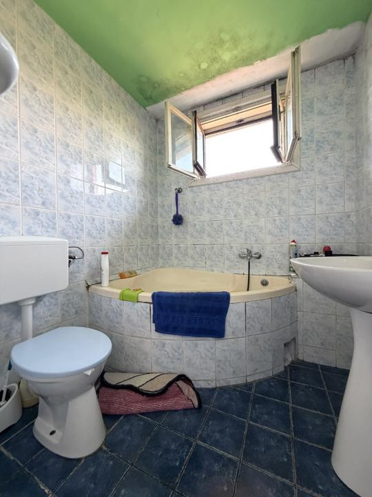 Casa individuala 6 camere, 165 mp utili, 641 mp teren - Ghiroda 