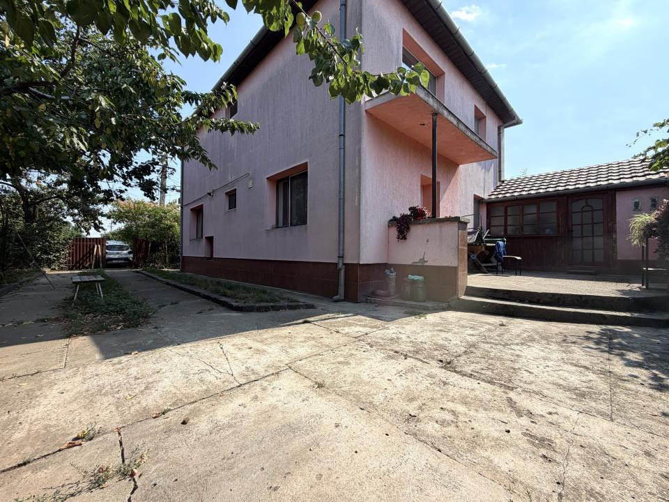 Casa individuala 6 camere, 165 mp utili, 641 mp teren - Ghiroda 
