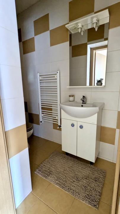 Penthouse 3 Camere, 2 bai, decomandat, 100 mp utili - Zona Aradului