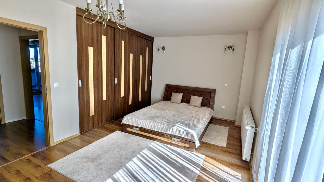 Penthouse 3 Camere, 2 bai, decomandat, 100 mp utili - Zona Aradului