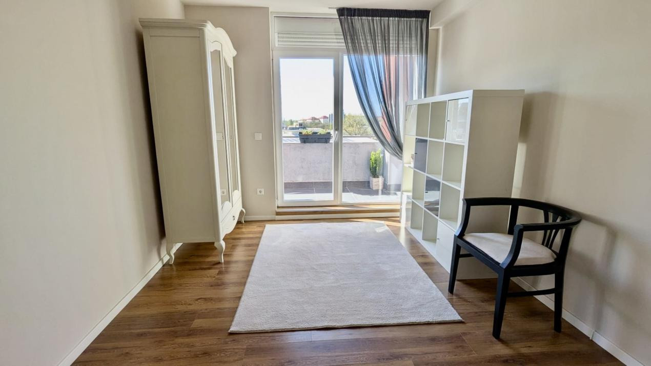 Penthouse 3 Camere, 2 bai, decomandat, 100 mp utili - Zona Aradului