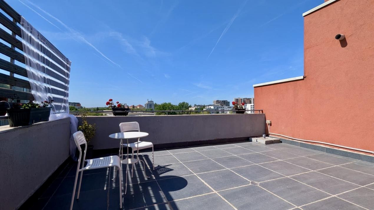 Penthouse 3 Camere, 2 bai, decomandat, 100 mp utili - Zona Aradului
