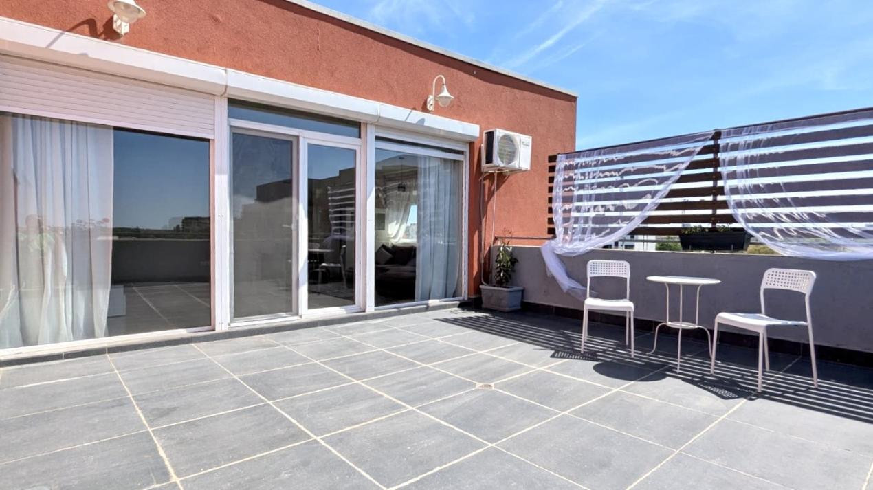 Penthouse 3 Camere, 2 bai, decomandat, 100 mp utili - Zona Aradului