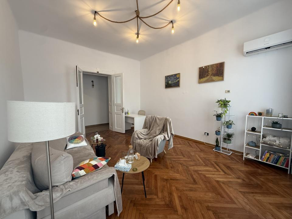 Apartament deosebit, 47 mp utili + balcon 5 mp, etaj 1 - Piata Sinaia