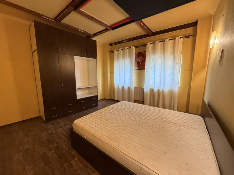 Apartament la curte comuna, 2 camere, 48 mp utili si teren comun 550 mp - Mehala