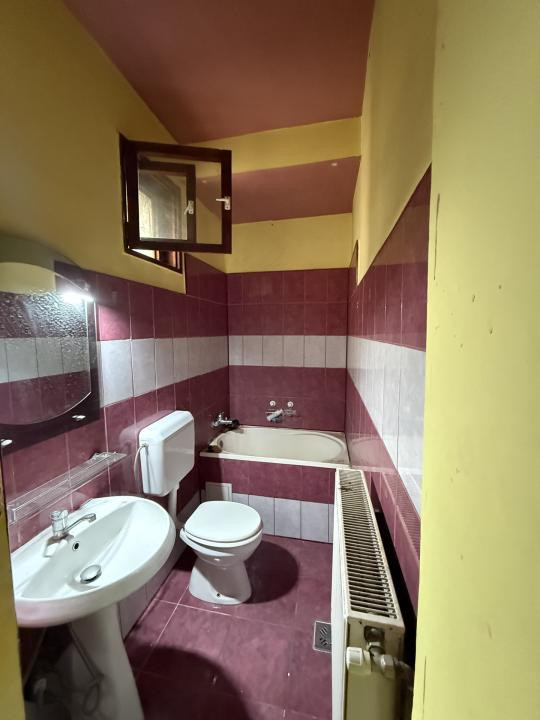 Apartament la curte comuna, 2 camere, 48 mp utili si teren comun 550 mp - Mehala