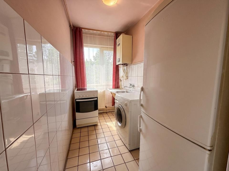 Apartament 3 camere, etaj 3, semidecomandat, centrala, P-ta Doina