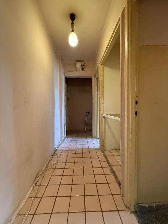 Apartament 3 camere, etaj 3, semidecomandat, centrala, P-ta Doina