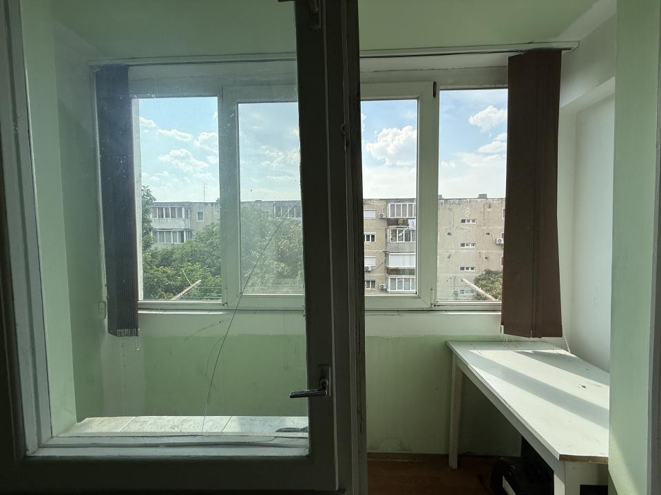 Apartament 3 camere, etaj 3, semidecomandat, centrala, P-ta Doina
