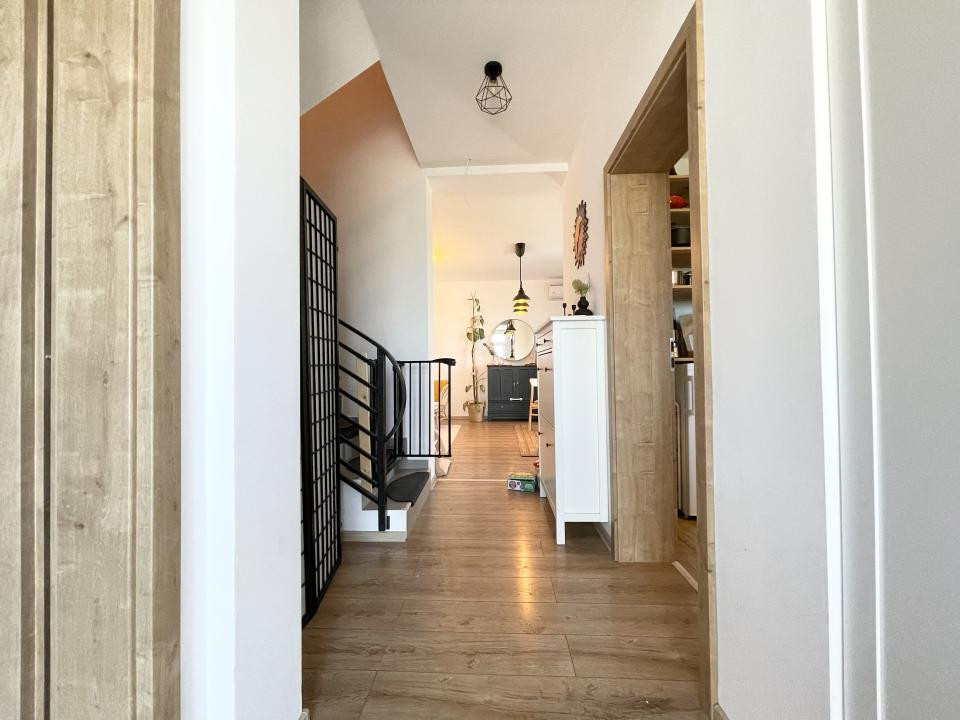 Triplex pe colt, 90 mp utili, mobilat, utilat - Mosnita Veche
