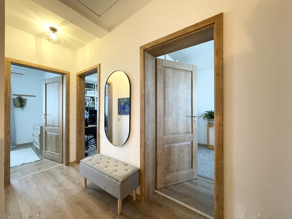 Triplex pe colt, 90 mp utili, mobilat, utilat - Mosnita Veche