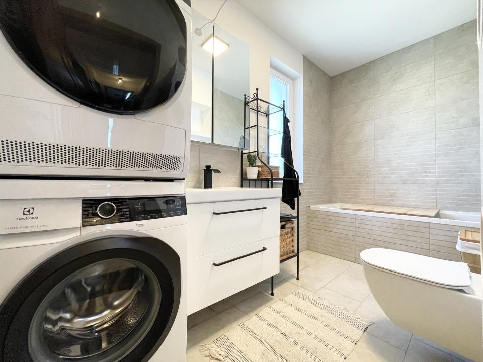 Triplex pe colt, 90 mp utili, mobilat, utilat - Mosnita Veche