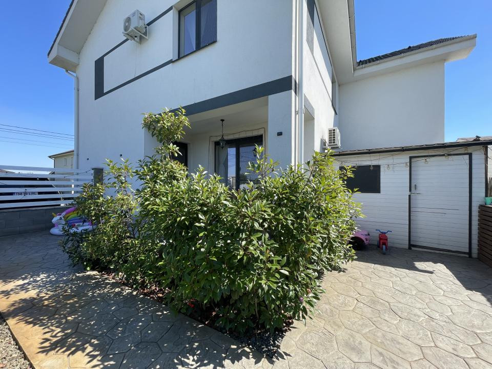 Triplex pe colt, 90 mp utili, mobilat, utilat - Mosnita Veche