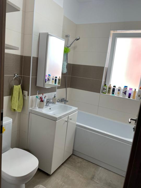  DE INCHIRIAT Apartament 2 camere, 55 mp, etaj 1 - zona Girocului