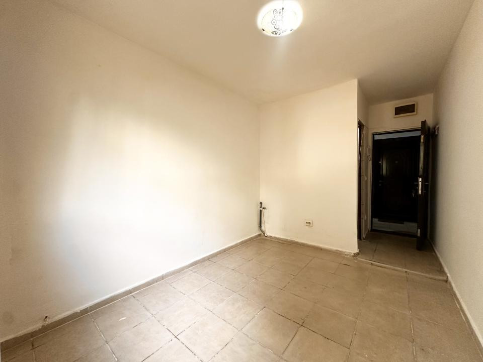 Garsoniera la parter - Dambovita