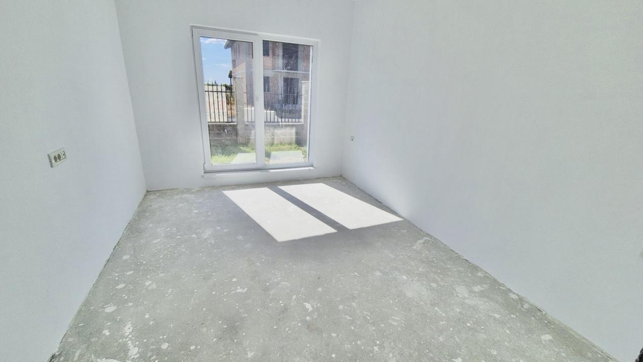 Duplex 4 camere, 110mp utili, 290mp teren in Giroc