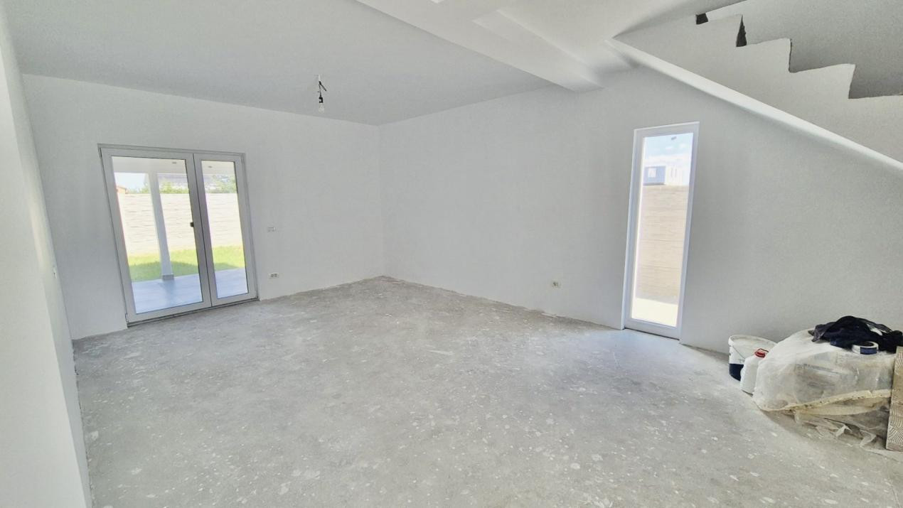 Duplex 4 camere, 110mp utili, 290mp teren in Giroc