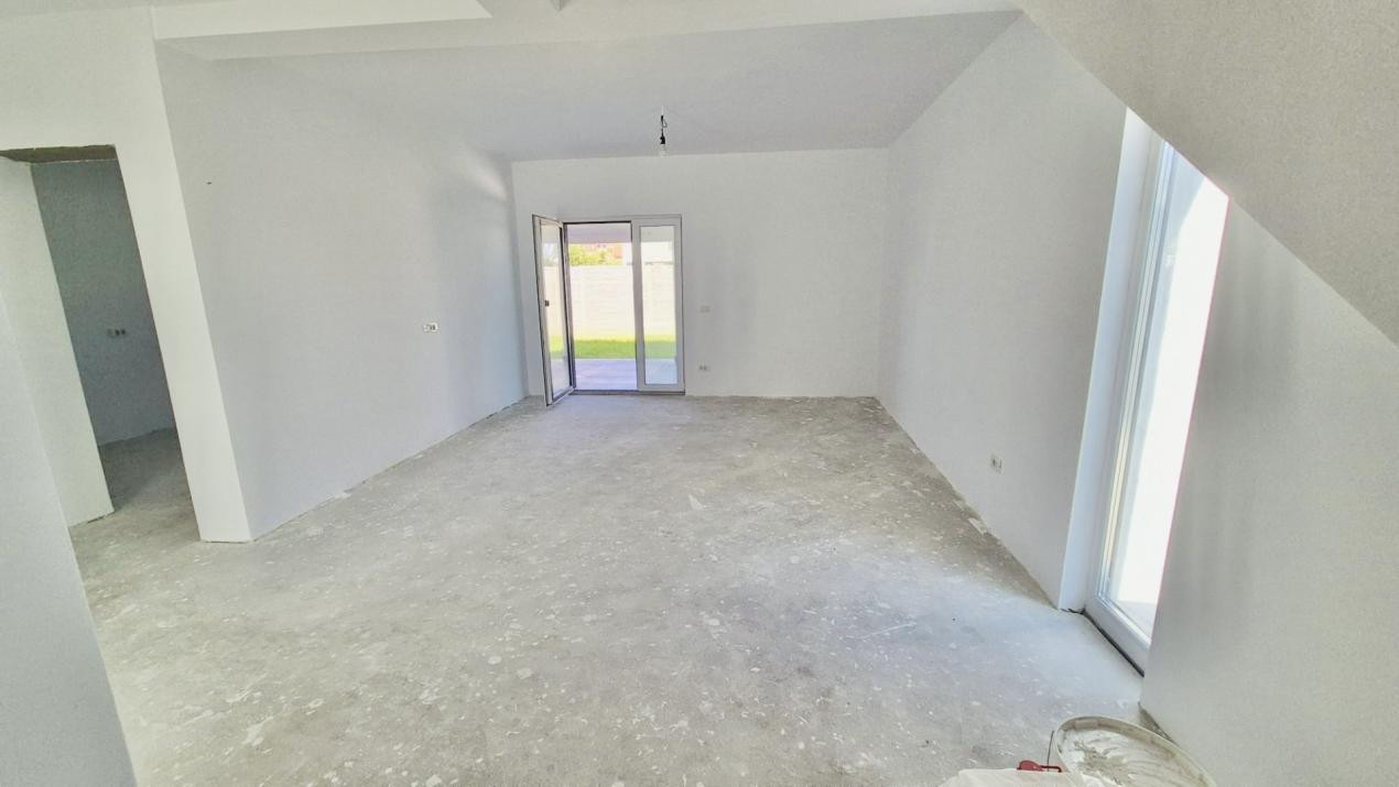 Duplex 4 camere, 110mp utili, 290mp teren in Giroc