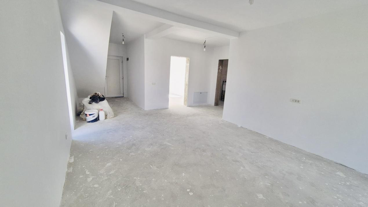 Duplex 4 camere, 110mp utili, 290mp teren in Giroc