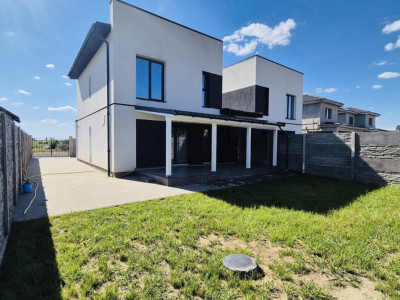 Duplex 4 camere, 110mp utili, 290mp teren in Giroc
