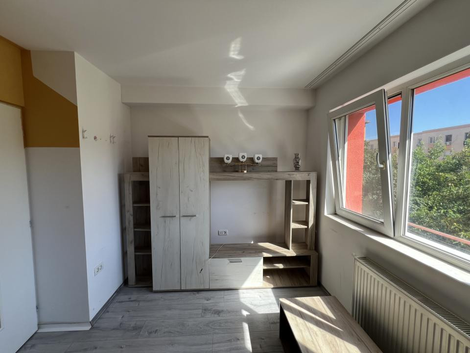  Garsoniera, 18mp utili, etaj 3 - zona UMT