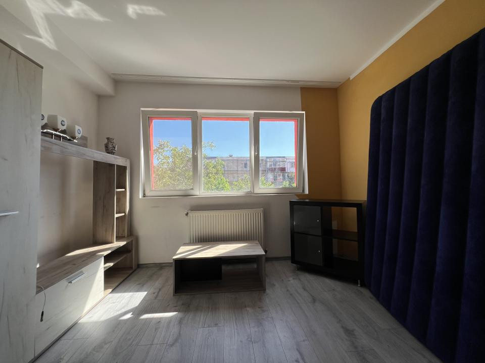 Garsoniera, 18mp utili, etaj 3 - zona UMT