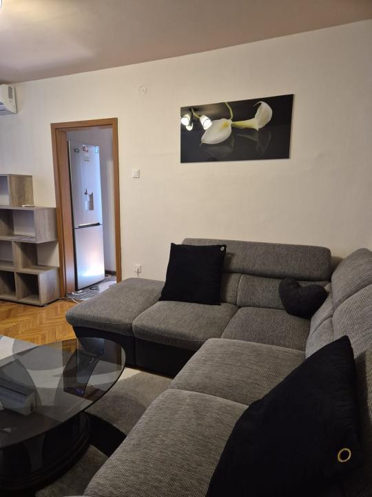  DE INCHIRIAT Apartament 3 camere, 70 mp - zona Cetatii