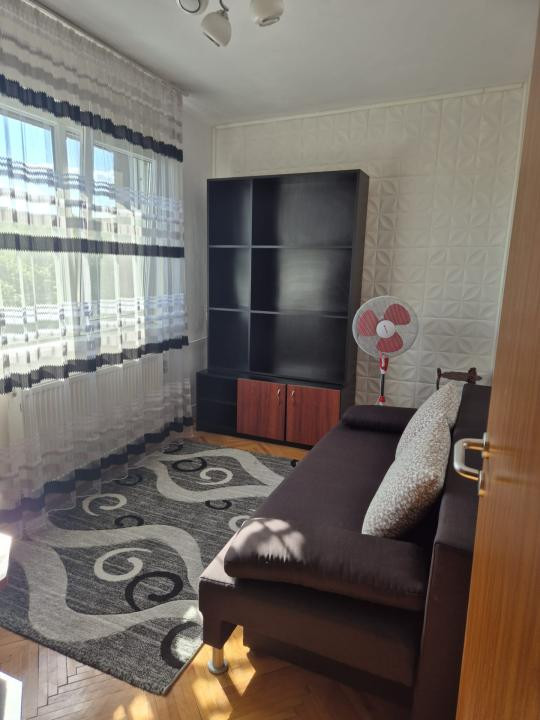  DE INCHIRIAT Apartament 3 camere, 70 mp - zona Cetatii