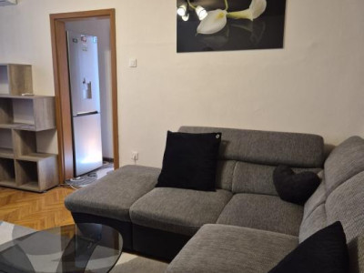  DE INCHIRIAT Apartament 3 camere, 70 mp - zona Cetatii