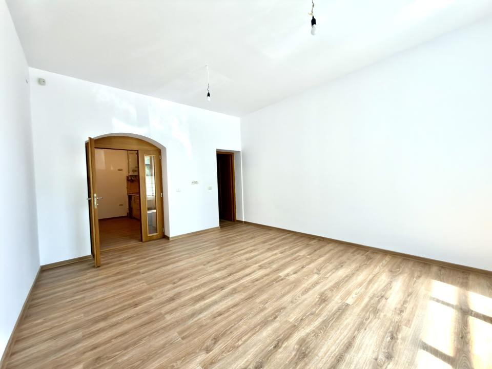 Apartament 7 camere, 3 bai, parter, 156 mp utili - Zona Iosefin
