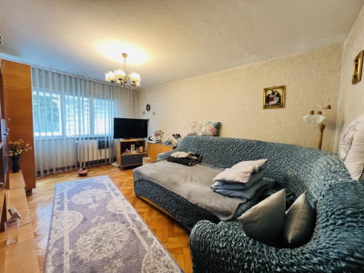 Apartament 3 camere, etaj 3, boxa - zona Torontalului