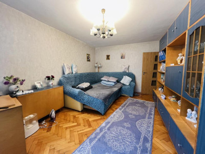 Apartament 3 camere, etaj 3, boxa - zona Torontalului