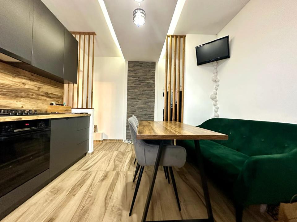  DE INCHIRIAT Apartament 2 camere, 54mp, decomandat - zona Dambovita