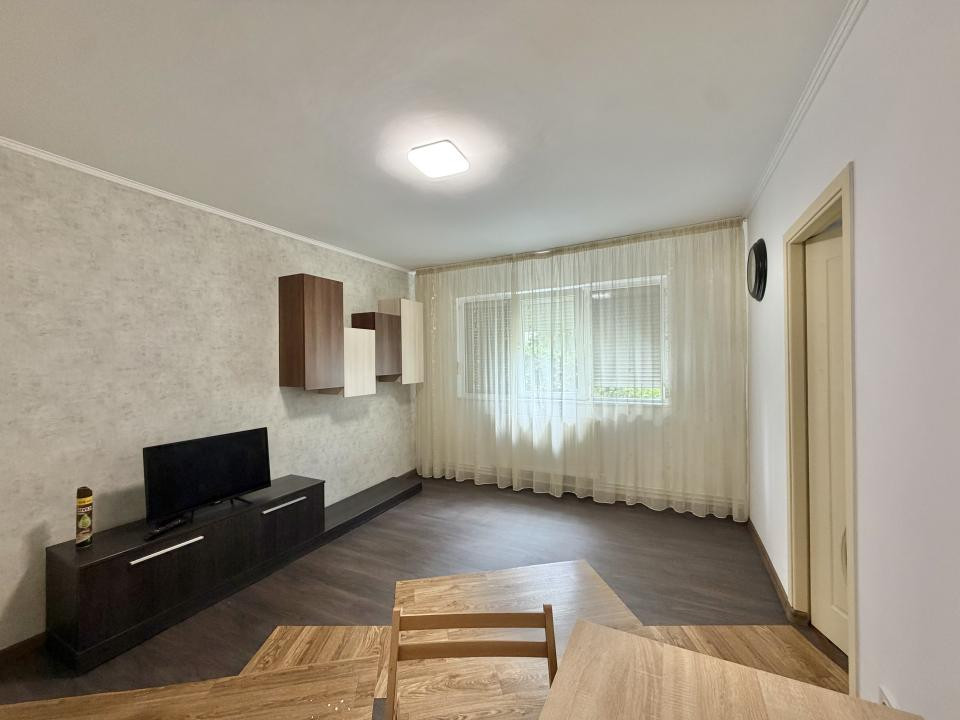 Apartament 2 camere, parter, renovat, zona Girocului