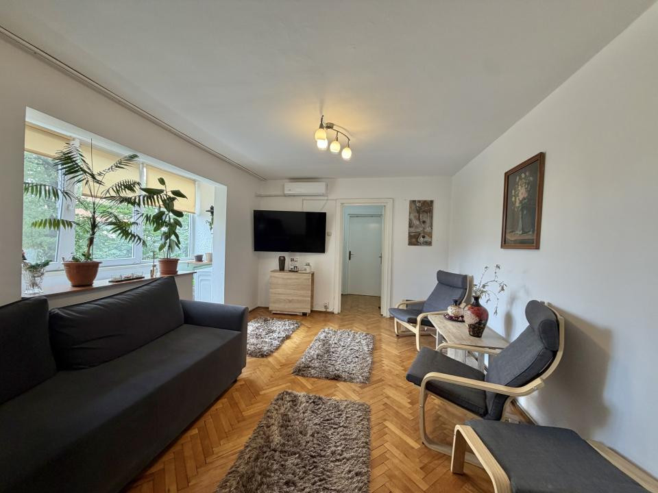 Apartament 3 camere, etaj 1, semidecomandat, zona Olimpia-Stadion 