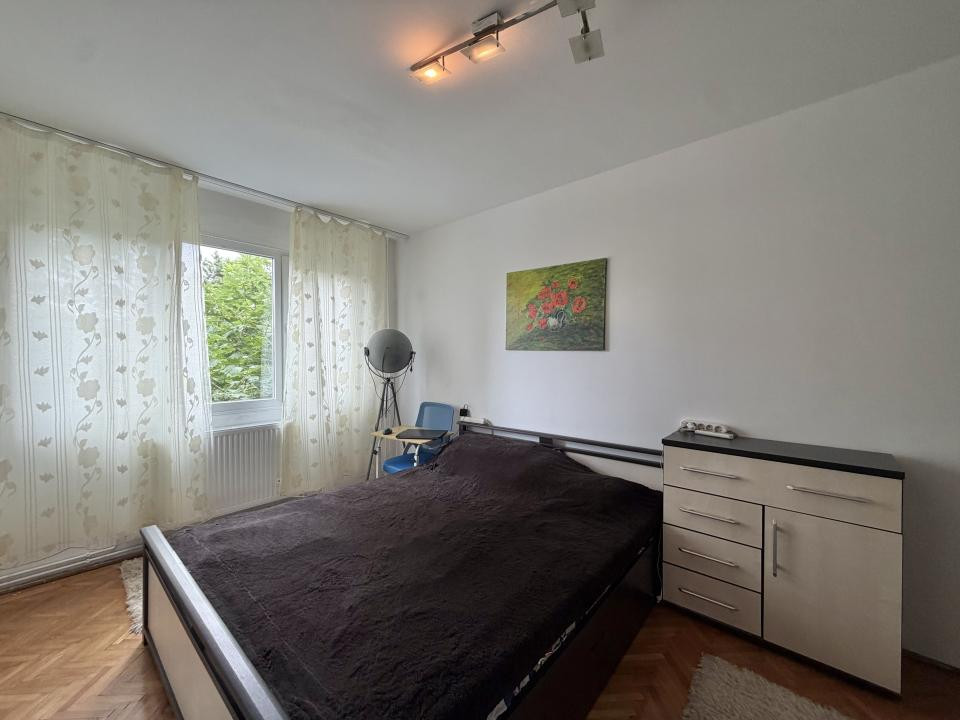 Apartament 3 camere, etaj 1, semidecomandat, zona Olimpia-Stadion 