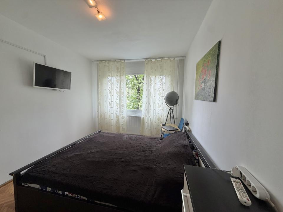 Apartament 3 camere, etaj 1, semidecomandat, zona Olimpia-Stadion 