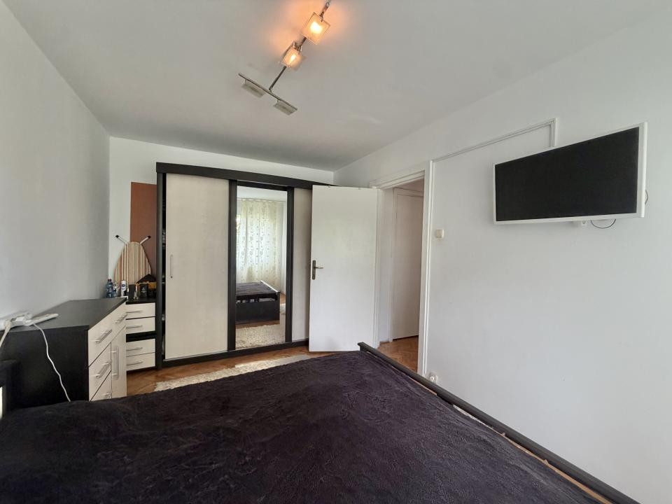Apartament 3 camere, etaj 1, semidecomandat, zona Olimpia-Stadion 
