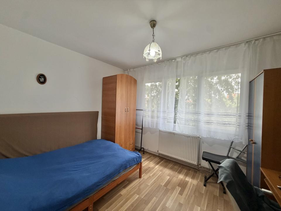 Apartament 3 camere, etaj 1, semidecomandat, zona Olimpia-Stadion 
