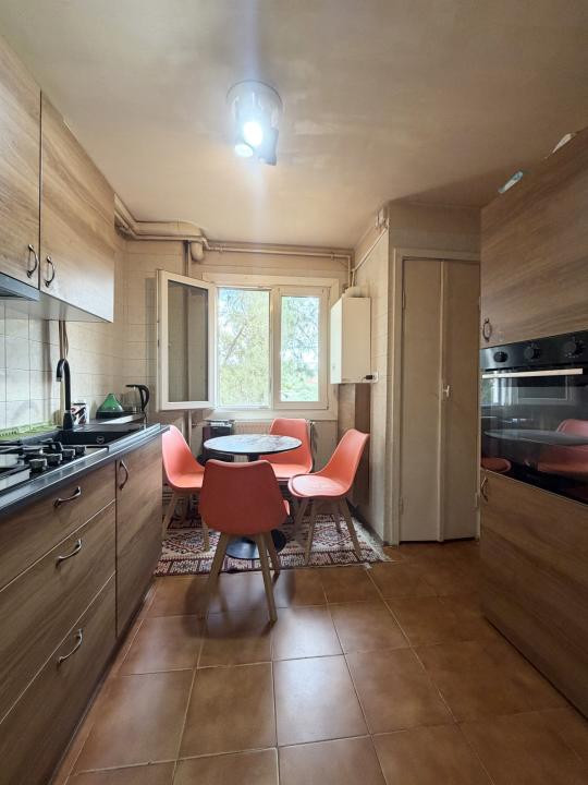 Apartament 3 camere, etaj 1, semidecomandat, zona Olimpia-Stadion 