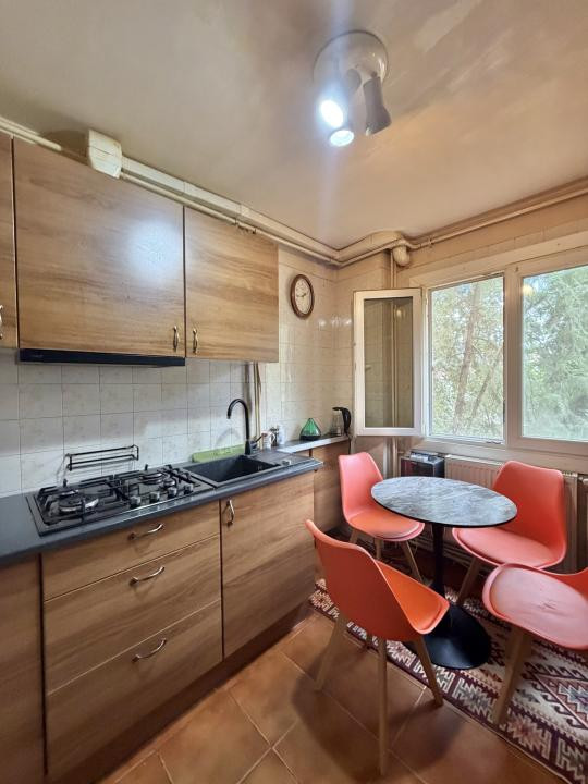 Apartament 3 camere, etaj 1, semidecomandat, zona Olimpia-Stadion 