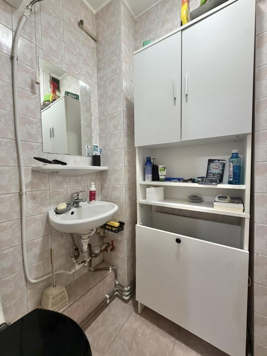 Apartament 3 camere, etaj 1, semidecomandat, zona Olimpia-Stadion 