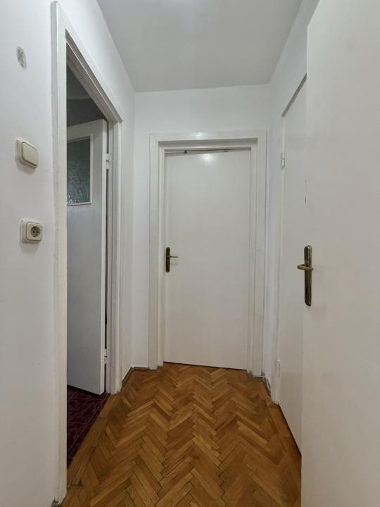 Apartament 3 camere, etaj 1, semidecomandat, zona Olimpia-Stadion 