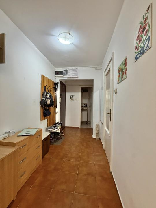 Apartament 3 camere, etaj 1, semidecomandat, zona Olimpia-Stadion 