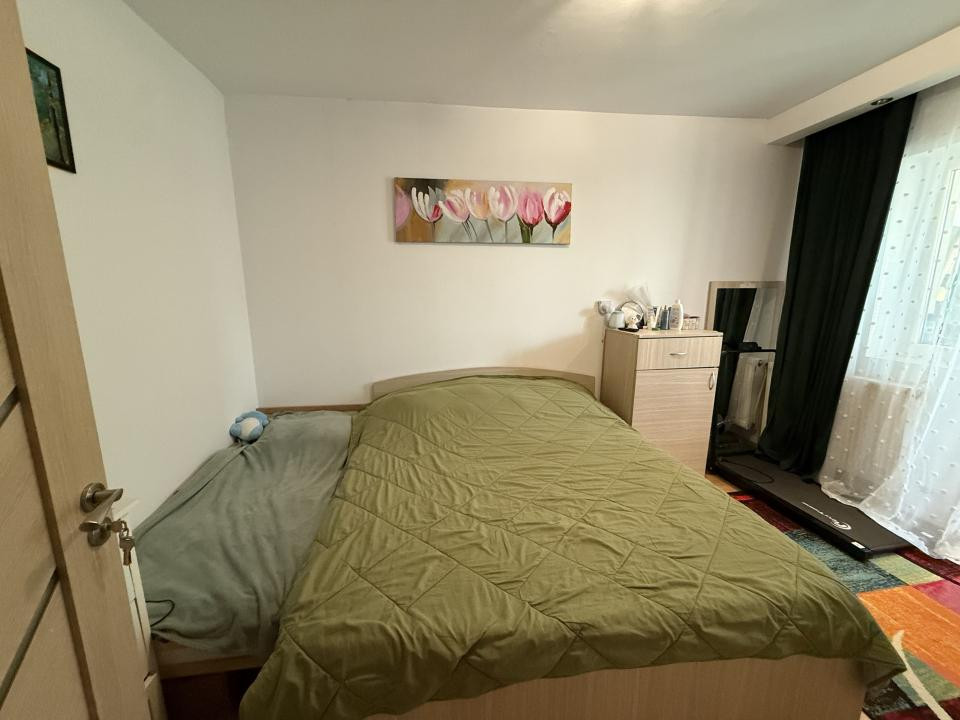 Apartament 3 camere, open-space, etaj 4 cu acoperis - Buziasului
