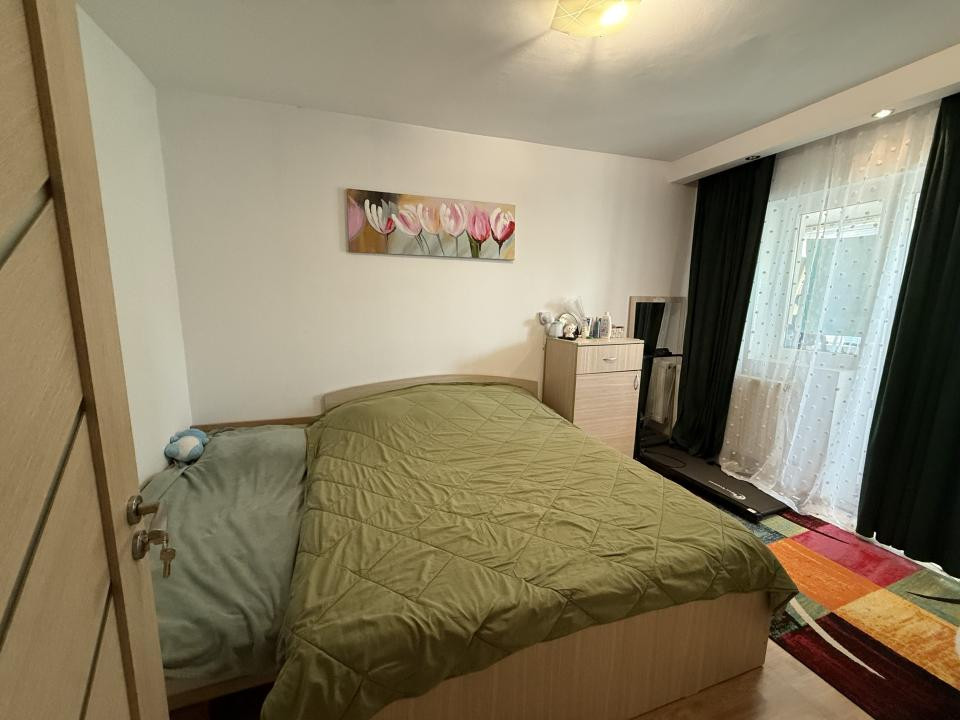 Apartament 3 camere, open-space, etaj 4 cu acoperis - Buziasului
