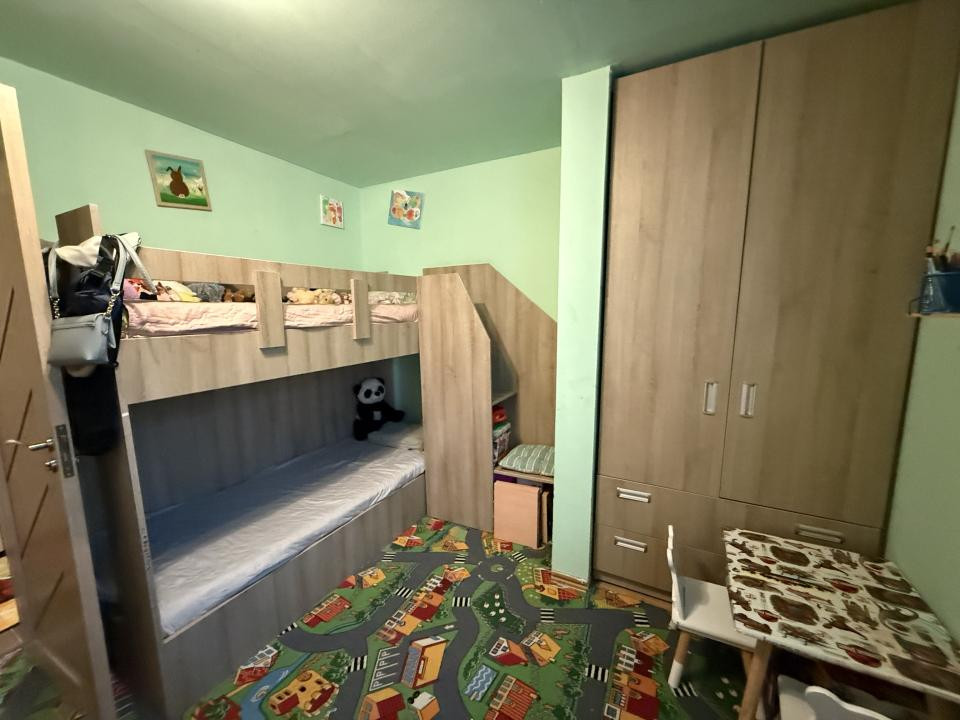 Apartament 3 camere, open-space, etaj 4 cu acoperis - Buziasului
