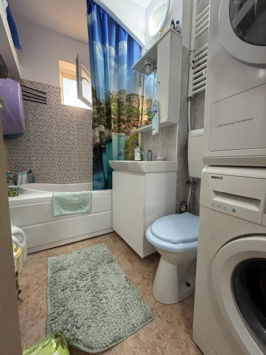 Apartament 3 camere, open-space, etaj 4 cu acoperis - Buziasului