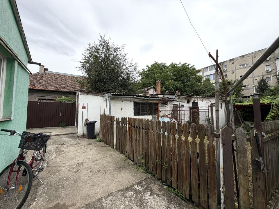 Casa 107 mp utili, 400 mp teren, garaj, anexe - Sagului