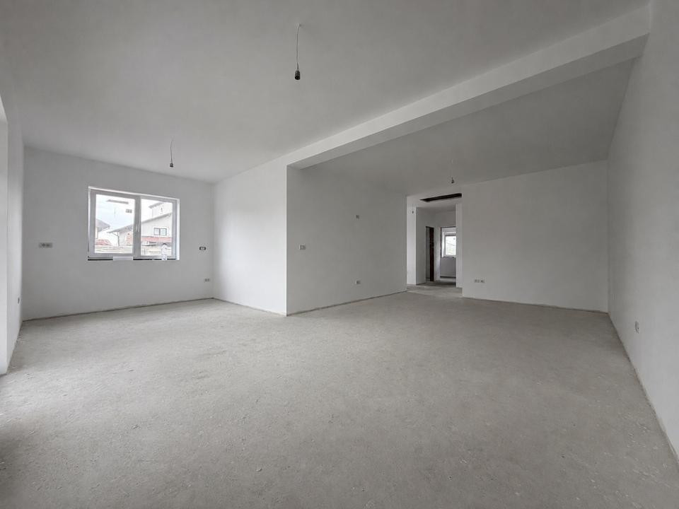 Duplex 4 camere, 96 mp utili, 16 mp terasa, 370 mp teren - Sag 